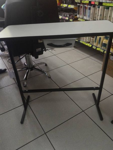 Mesa Manicure Olga M1